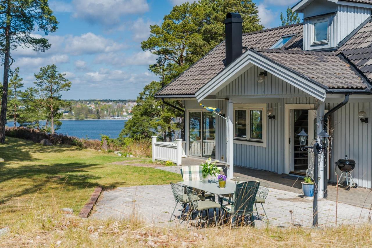 Elegant Home With Stunning Sea View And Garden Stockholm Exterior photo